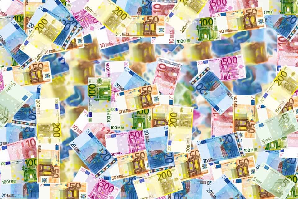 A gajillion Euro notes. Probably not belonging to a digital nomad.